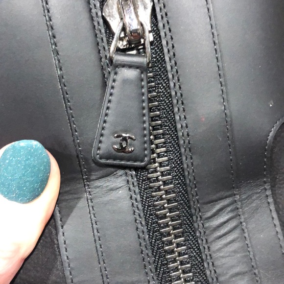 Authentic Chanel boot - Picture 2 of 7